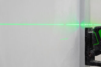 Comment choisir un mètre laser performant pour vos besoins professionnels et personnels ?
