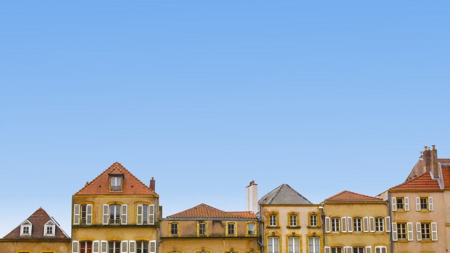 Risques naturels et immobilier : ce que tout investisseur doit vérifier avant d'acheter