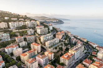 Vue aérienne des quartiers de Marseille et de la Méditerranée